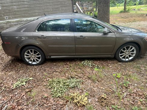 Used 2010 Chevrolet Malibu LT w/ HFV6 Engine Package FWD image 4