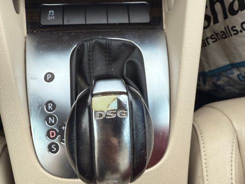 Used 2014 Volkswagen Eos Executive image 11