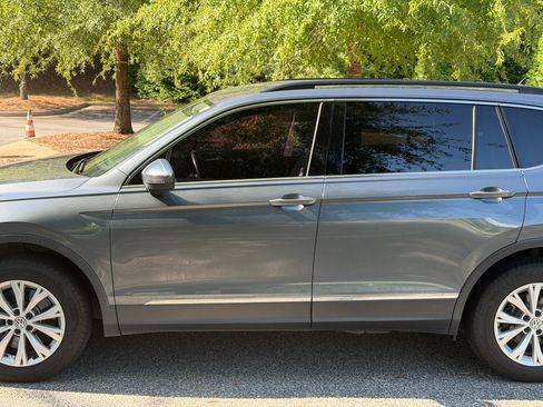 Used 2018 Volkswagen Tiguan SE FWD image 4