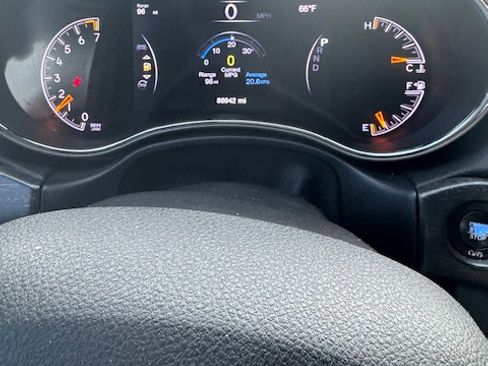 Used 2017 Jeep Grand Cherokee Laredo w/ Quick Order Package 2BE image 1