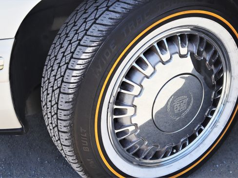 Used 1998 Cadillac De Ville D'Elegance w/ Safety/Security Pkg FWD image 9