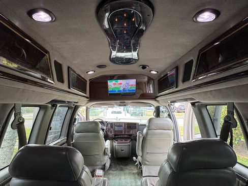 Used 2006 Chevrolet Express 1500 w/ Preferred Equipment Group image 4