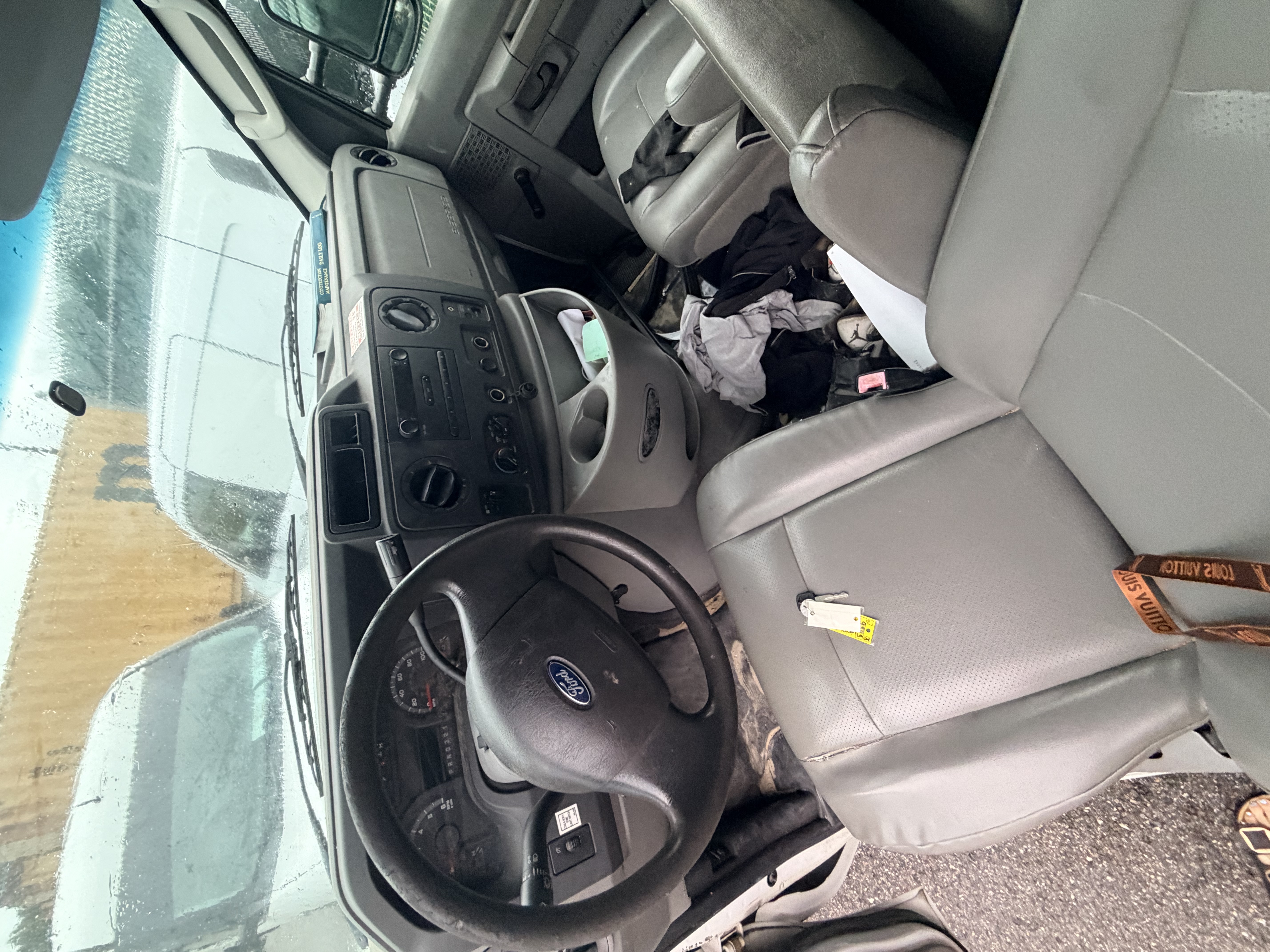 Used 2015 Ford E-350 and Econoline 350 Super Duty RWD image 4