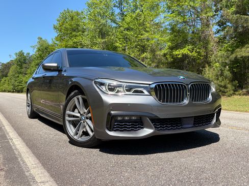 Used 2017 BMW 750i xDrive AWD/4WD image 1
