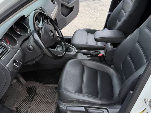 Used 2017 Volkswagen Jetta SE image 14