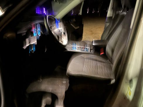 Used 2021 Ford Explorer XLT image 2