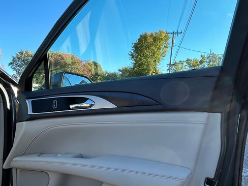 Used 2019 Lincoln MKZ Reserve image 25