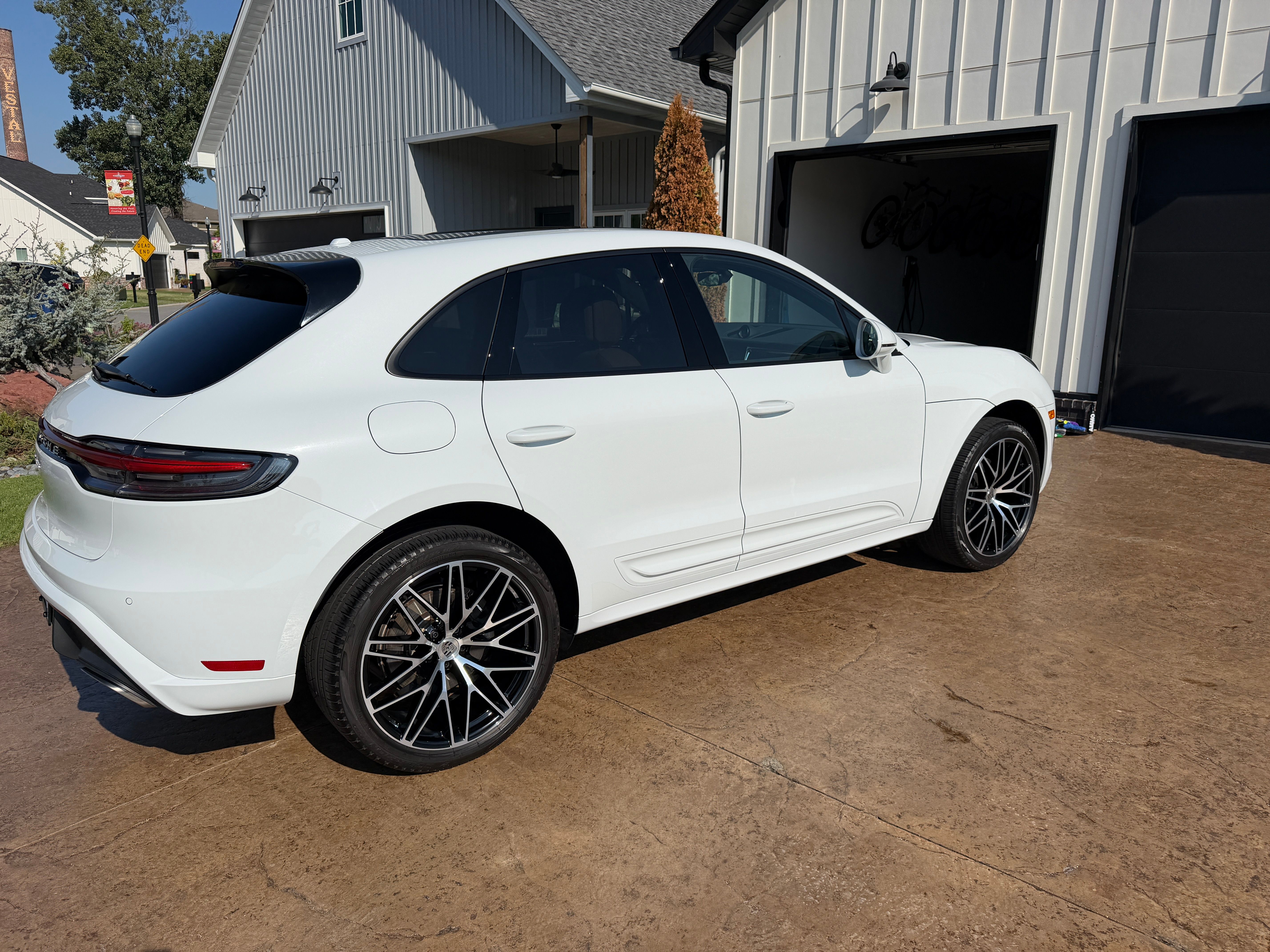 Used 2024 Porsche Macan AWD/4WD image 14