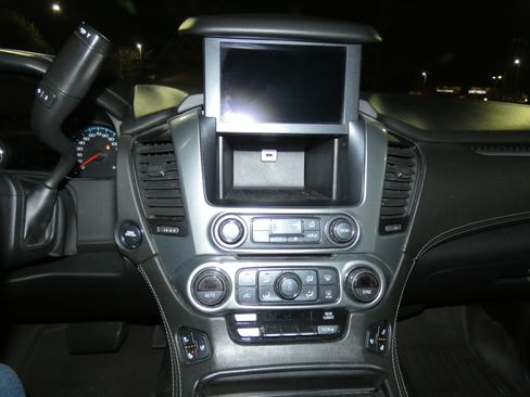 Used 2019 Chevrolet Suburban Premier w/ Premier Plus Edition image 23