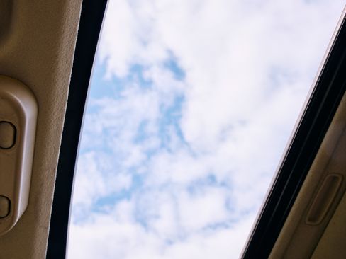 Used 2004 Nissan Pathfinder SE w/ (SRF) SE Sunroof Pkg image 16