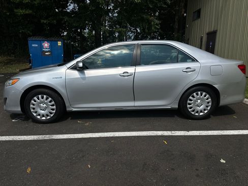 Used 2012 Toyota Camry LE image 4