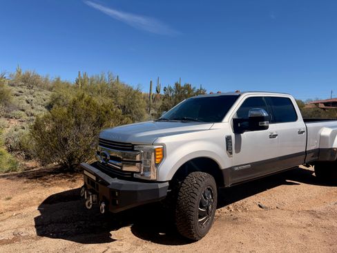 Used 2017 Ford F350 Lariat w/ Tow Technology Bundle image 4