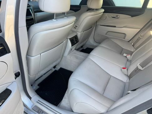 Used 2009 Lexus LS 460 RWD image 19