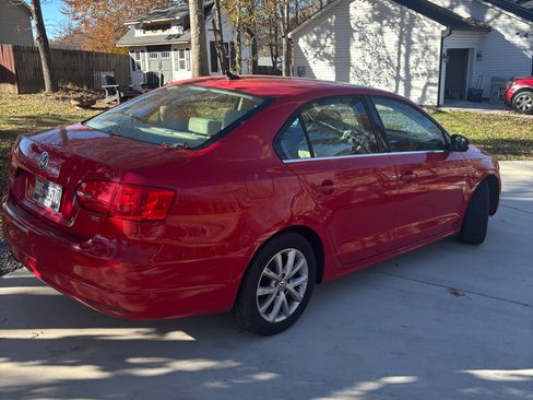 Used 2014 Volkswagen Jetta SE image 2