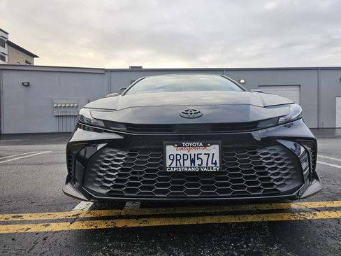 Used 2025 Toyota Camry SE image 6