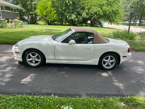 Used 2000 MAZDA MX-5 Miata RWD image 1