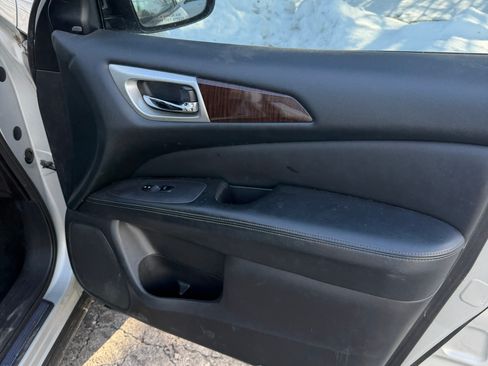 Used 2016 Nissan Pathfinder Platinum w/ Family Entertainment Package image 14