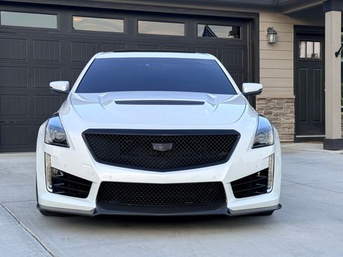 Used 2017 Cadillac CTS V w/ Luxury Package RWD image 4