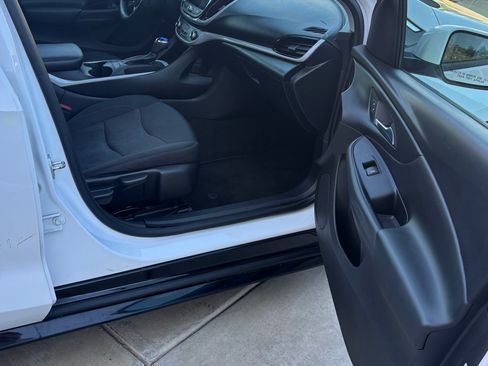 Used 2017 Chevrolet Volt LT FWD image 14