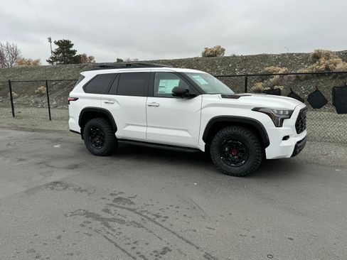 Used 2024 Toyota Sequoia TRD Pro AWD/4WD image 2