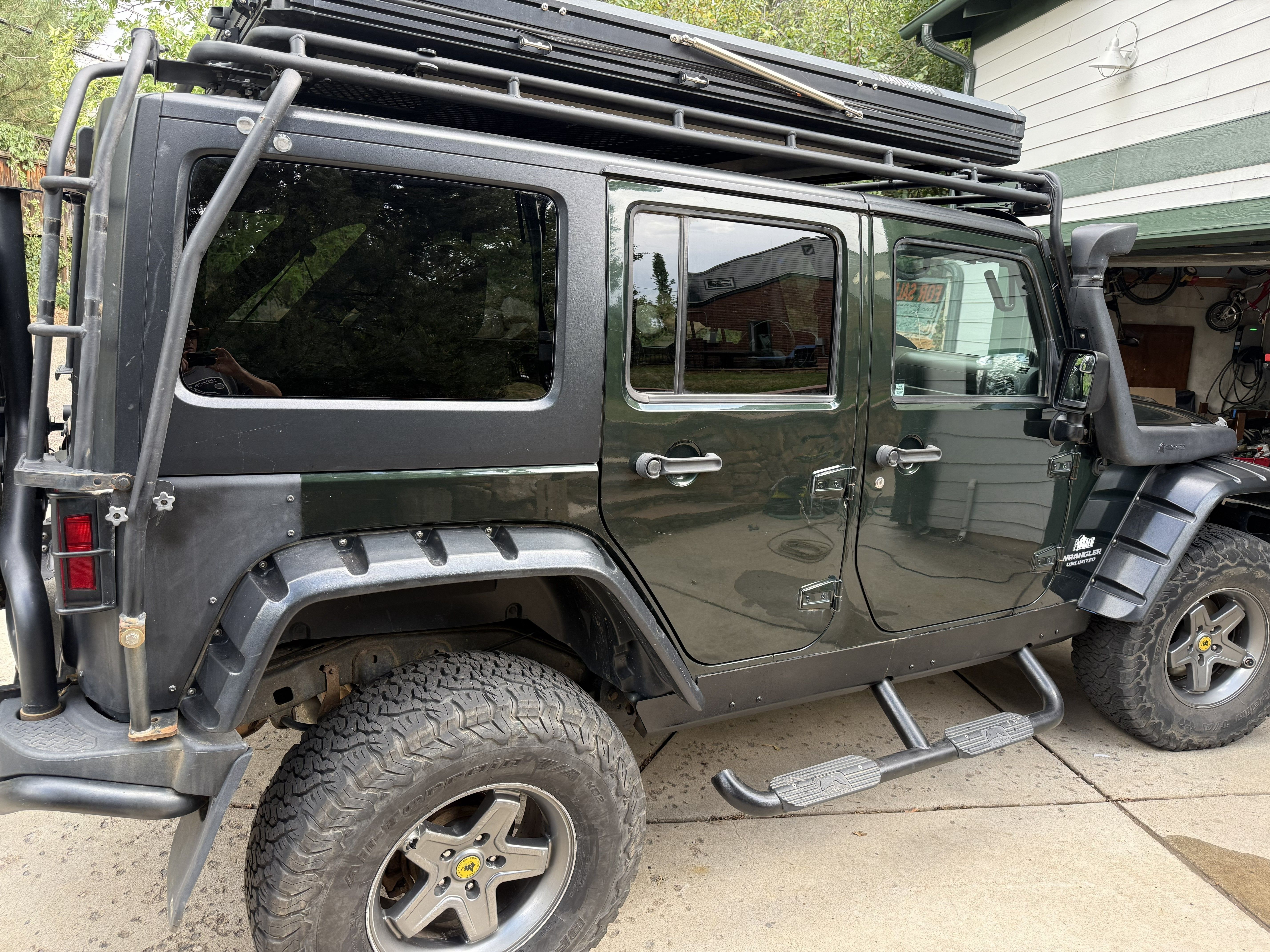 Used 2010 Jeep Wrangler Unlimited Rubicon w/ Dual Top Group AWD/4WD image 9
