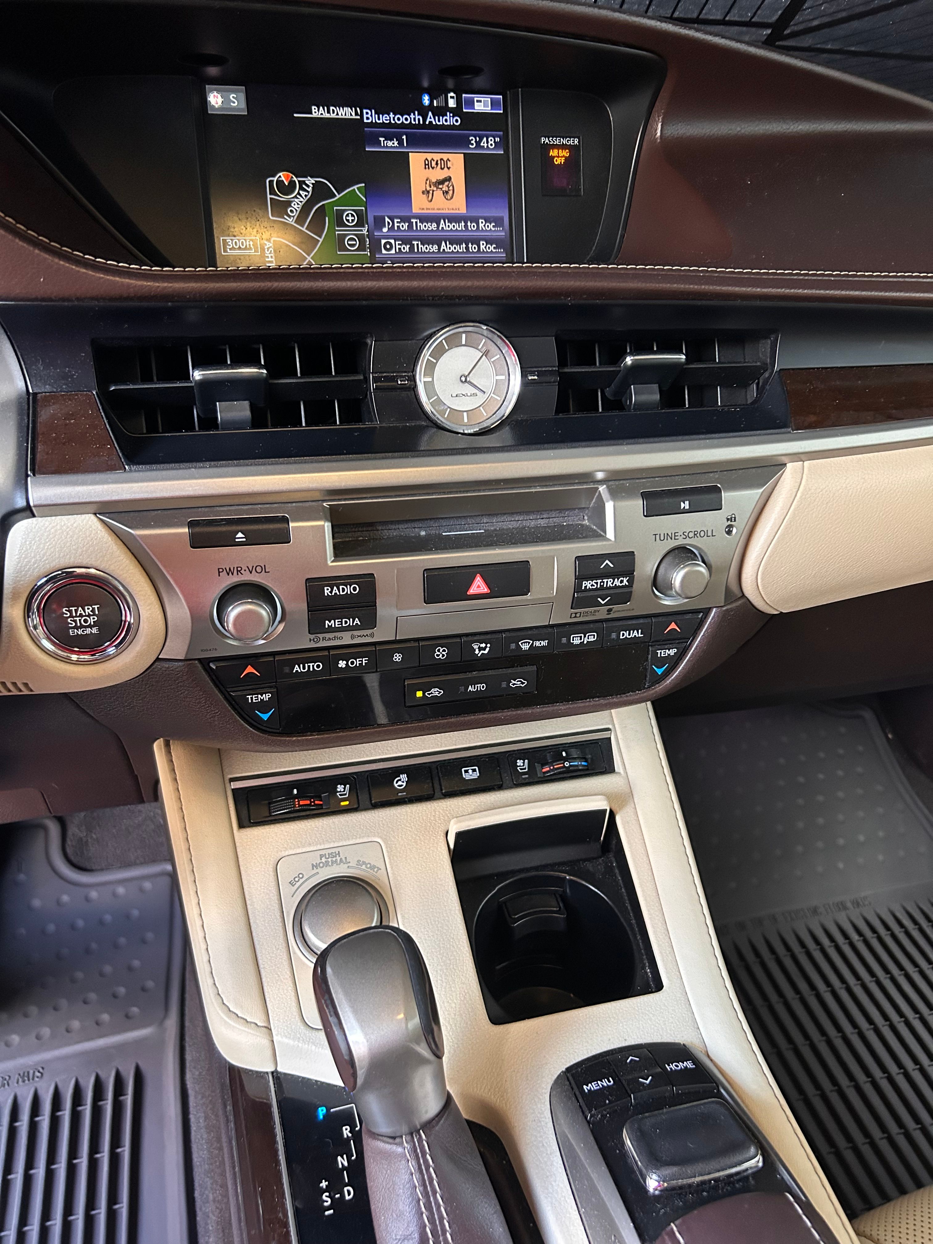 Used 2016 Lexus ES 350 w/ Luxury Package w/Wood Trim FWD image 18