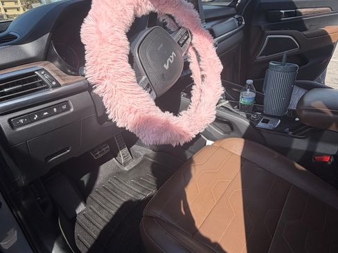 Used 2022 Kia Telluride SX w/ SX Prestige Package image 17