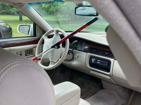 Used 1996 Cadillac De Ville Sedan image 5