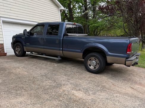 Used 2006 Ford F250 XLT image 2