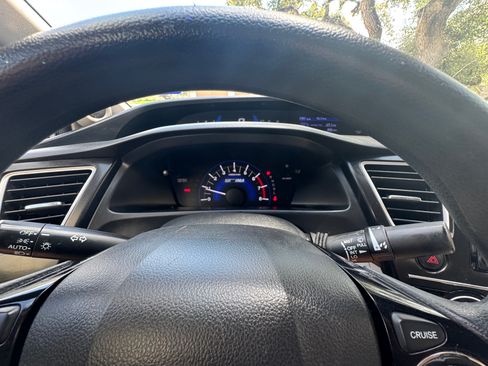 Used 2013 Honda Civic Hybrid Sedan image 16
