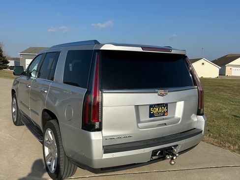 Used 2018 Cadillac Escalade Luxury image 6