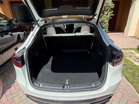 Used 2023 Tesla Model Y Long Range AWD/4WD image 8