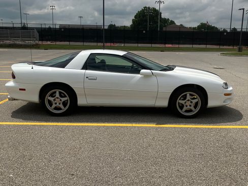 Used 2002 Chevrolet Camaro Z28 w/ Preferred Equipment Group RWD image 14