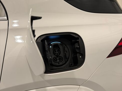 Used 2024 Mercedes-Benz GLE 450e 450e 4MATIC Sport Utility 4D image 8