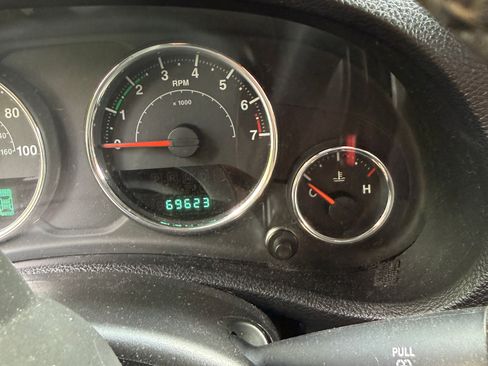 Used 2014 Jeep Wrangler Rubicon w/ Power Convenience Group image 12