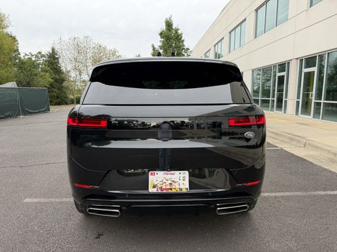 Used 2023 Land Rover Range Rover Sport SE Dynamic image 8