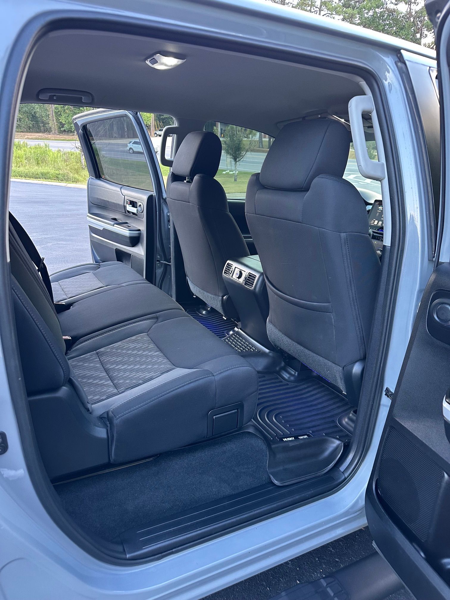 Used 2019 Toyota Tundra SR5 w/ SR5 Upgrade Package AWD/4WD image 16