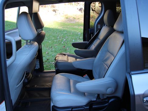 Used 2017 Toyota Sienna Limited image 17
