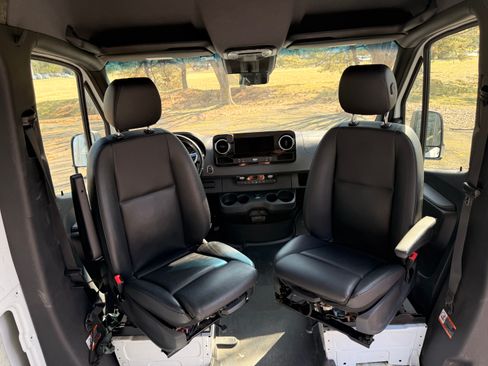 Used 2024 Mercedes-Benz Sprinter 2500 image 10