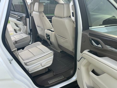 Used 2021 GMC Yukon Denali w/ Advanced Technology Package AWD/4WD image 13