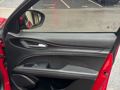 Used 2018 Alfa Romeo Stelvio AWD image 21