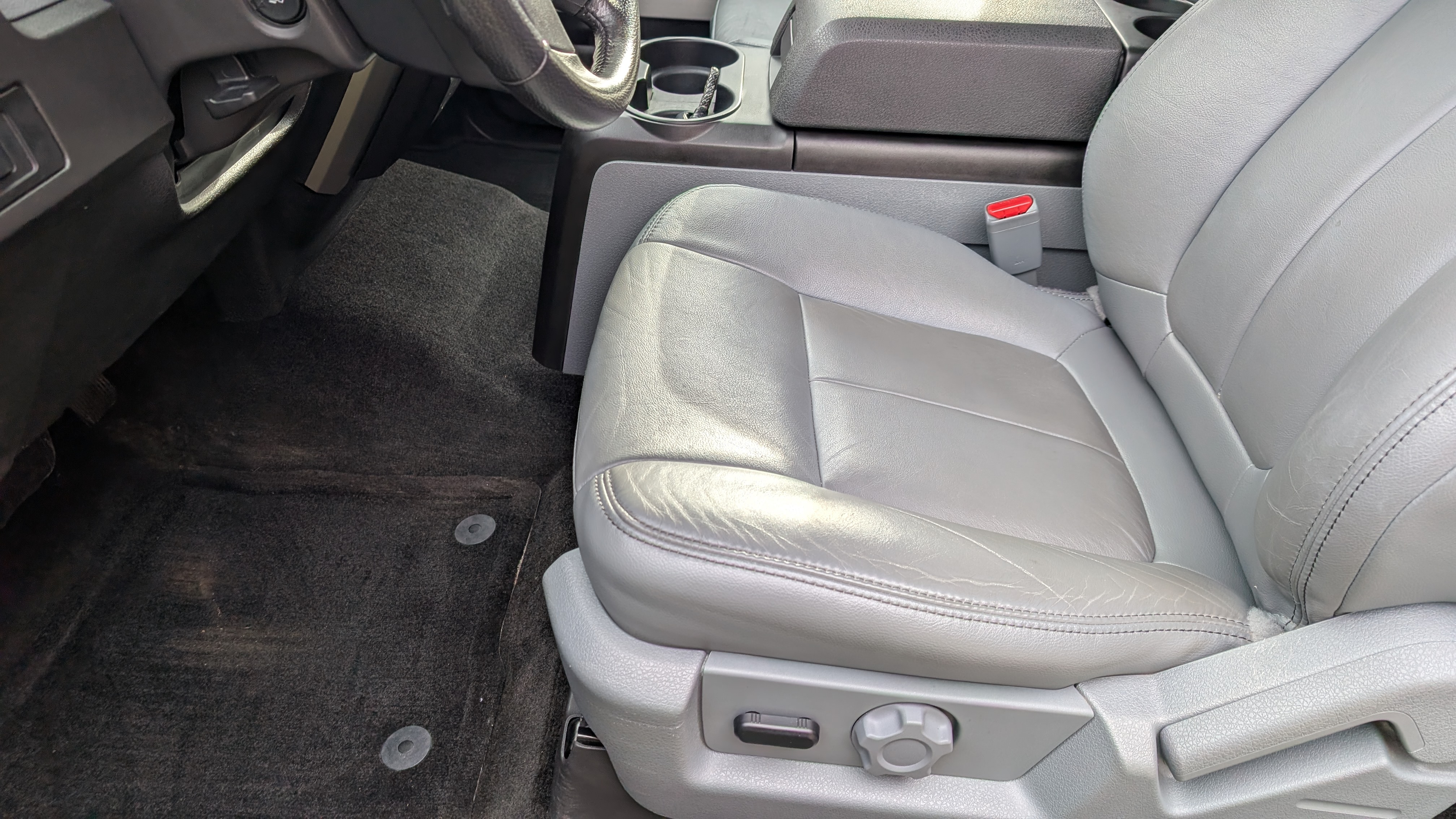 Used 2014 Ford F150 XLT w/ Equipment Group 302A Luxury AWD/4WD image 9