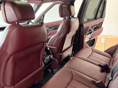 Used 2024 Land Rover Range Rover SE image 12