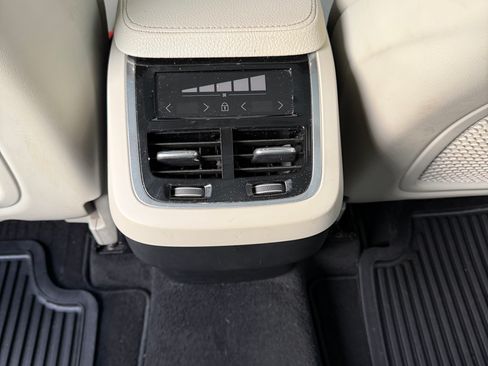 Used 2019 Volvo XC90 T5 Momentum w/ Multimedia Package image 14