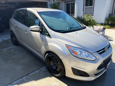 Used 2017 Ford C-MAX SE w/ Equipment Group 201A FWD image 9