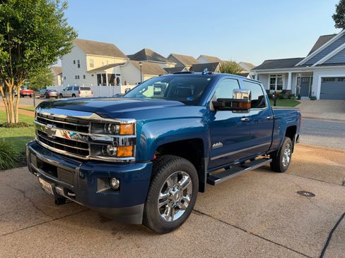 Used 2018 Chevrolet Silverado 2500 High Country AWD/4WD image 2