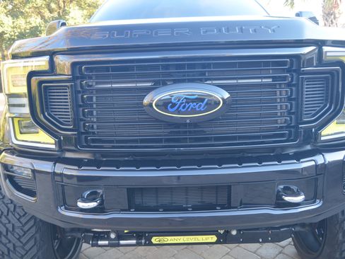 Used 2022 Ford F450 Platinum w/ Camper Package image 15