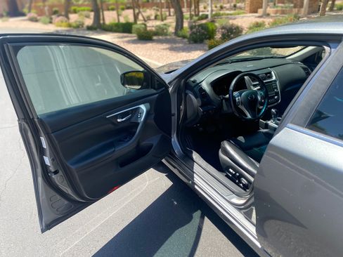 Used 2018 Nissan Altima 2.5 SL FWD image 11