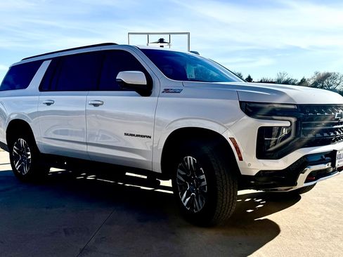 Used 2025 Chevrolet Suburban Z71 w/ Comfort Package image 1