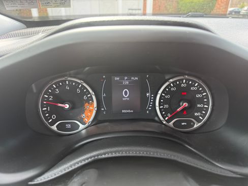 Used 2017 Jeep Renegade Sport w/ Power & Air Group image 9